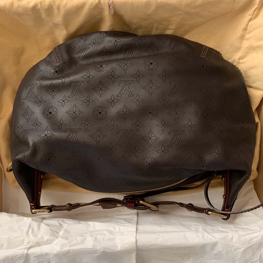 SOLD❗️LOUIS VUITTON Mahina Leather Onatah GM Bag - Picture 4 of 8